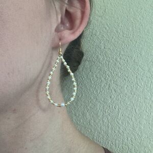 gold + pearl earrings 🦪